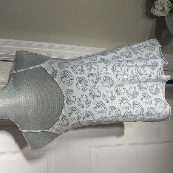 White and Blue seashell tank top - Picture 2 of 3